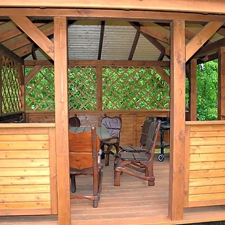 Gosciniec Yaga Bed and Breakfast 3*